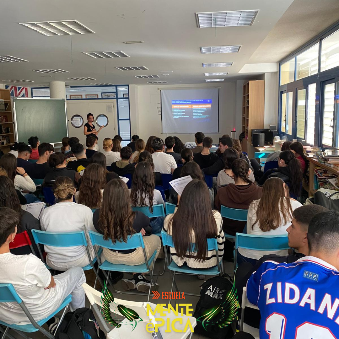 Taller en un centro educativo: grupo de alumnos en el aula